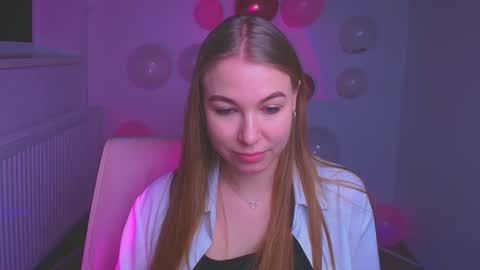 Snapshot of emilia_ilia chatting on 02-14-25, 09:13 Emilia online show from 02-14-25, 09:13