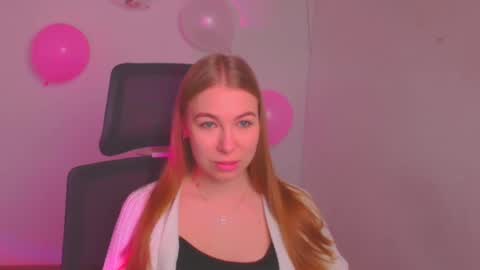 Snapshot of emilia_ilia chatting on 02-17-25, 06:09 Emilia online show from 02-17-25, 06:09