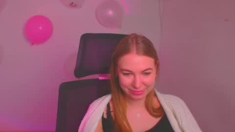 Snapshot of emilia_ilia chatting on 02-17-25, 09:13 Emilia online show from 02-17-25, 09:13