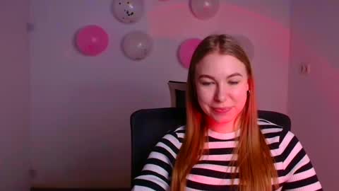 Snapshot of emilia_ilia chatting on 02-18-25, 09:32 Emilia online show from 02-18-25, 09:32