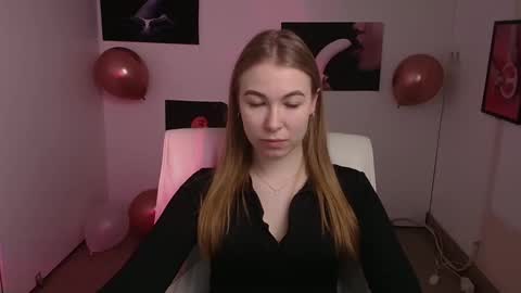 Snapshot of emilia_ilia chatting on 02-19-25, 06:11 Emilia online show from 02-19-25, 06:11