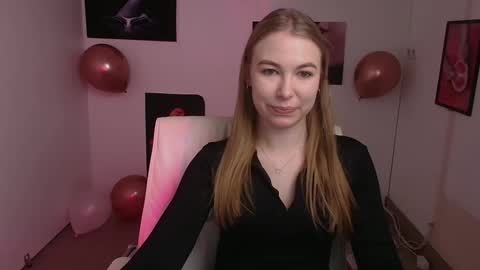 Snapshot of emilia_ilia chatting on 02-19-25, 09:17 Emilia online show from 02-19-25, 09:17