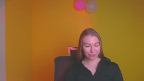 Snapshot of emilia_ilia chatting on 02-20-25, 03:52 Emilia online show from 02-20-25, 03:52