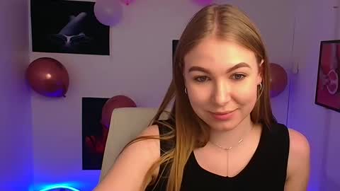 Snapshot of emilia_ilia chatting on 02-25-25, 03:16 Emilia online show from 02-25-25, 03:16