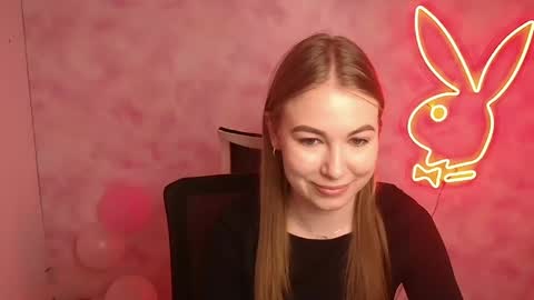 Snapshot of emilia_ilia chatting on 03-05-25, 09:27 Emilia online show from 03-05-25, 09:27