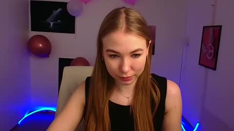 Snapshot of emilia_ilia chatting on 03-08-25, 09:17 Emilia online show from 03-08-25, 09:17