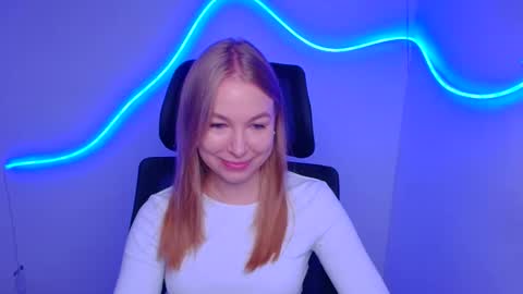 Snapshot of emilia_ilia chatting on 09-18-25, 05:09 Emilia online show from 09-18-25, 05:09