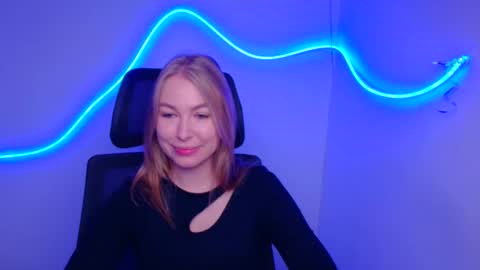 Snapshot of emilia_ilia chatting on 09-19-25, 05:20 Emilia online show from 09-19-25, 05:20