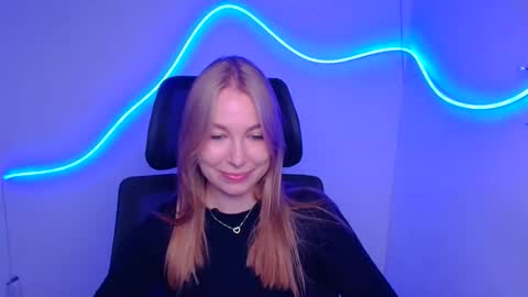 Snapshot of emilia_ilia chatting on 09-20-25, 05:30 Emilia online show from 09-20-25, 05:30