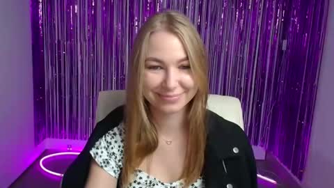 Emilia online show from 09-23-25, 05:32