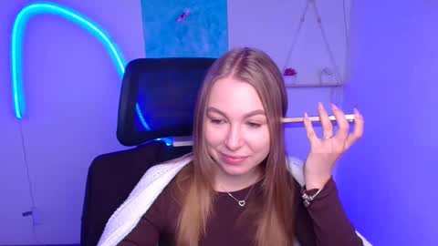 Emilia online show from 11-13-25, 06:34