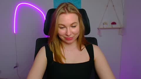Emilia online show from 04-18-26, 06:12