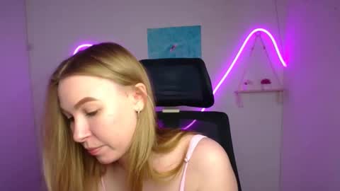 Emilia online show from 05-08-26, 05:46