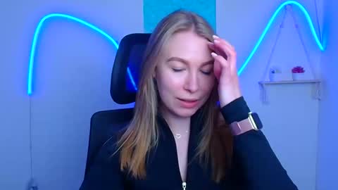 Emilia online show from 05-11-26, 05:24