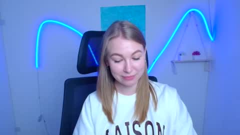 Emilia online show from 05-13-26, 05:38