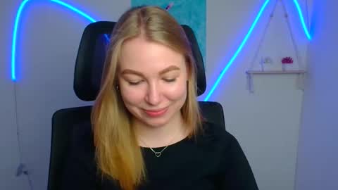 Emilia online show from 05-17-26, 05:38