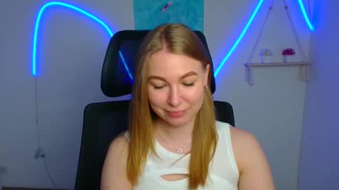Emilia online show from 05-19-26, 05:36