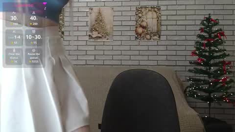 Snapshot of emiliaduchess chatting on 01-17-25, 12:21 Amili online show from 01-17-25, 12:21