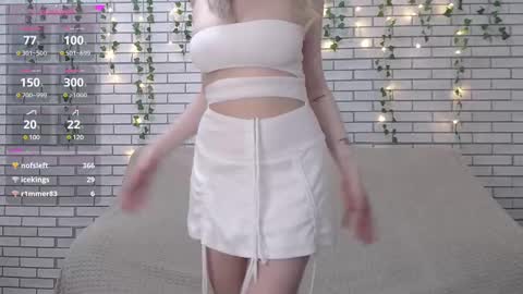 Snapshot of emiliaduchess chatting on 02-17-25, 04:26 Amili online show from 02-17-25, 04:26