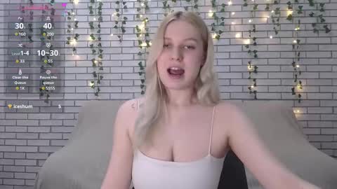 Snapshot of emiliaduchess chatting on 02-20-25, 01:19 Amili online show from 02-20-25, 01:19