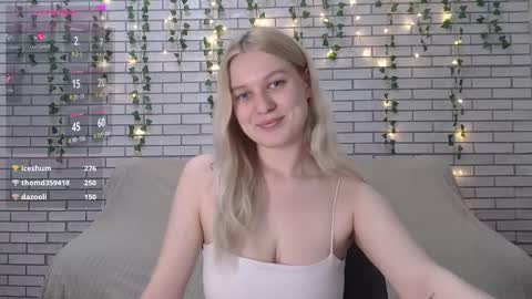 Snapshot of emiliaduchess chatting on 02-20-25, 04:25 Amili online show from 02-20-25, 04:25