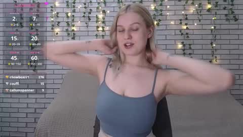 Snapshot of emiliaduchess chatting on 02-24-25, 02:37 Amili online show from 02-24-25, 02:37