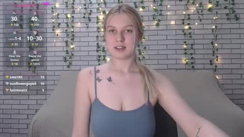 Snapshot of emiliaduchess chatting on 02-25-25, 03:05 Amili online show from 02-25-25, 03:05