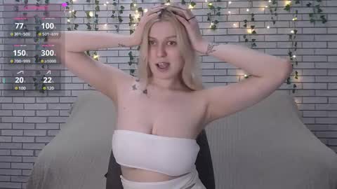 Snapshot of emiliaduchess chatting on 02-26-25, 08:04 Amili online show from 02-26-25, 08:04