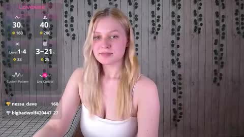 Snapshot of emiliaduchess chatting on 11-11-25, 03:01 Amili online show from 11-11-25, 03:01