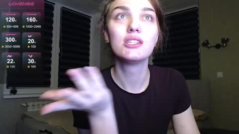 Snapshot of emiliarhodes chatting on 10-19-25, 10:54 Emi online show from 10-19-25, 10:54