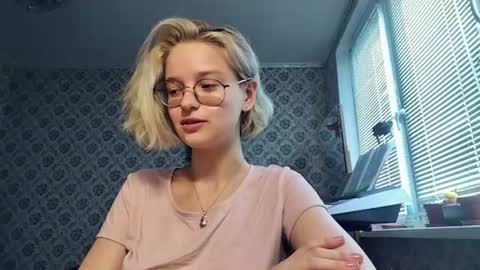 Snapshot of emiliastillwell chatting on 08-02-26, 06:12 Emi online show from 08-02-26, 06:12