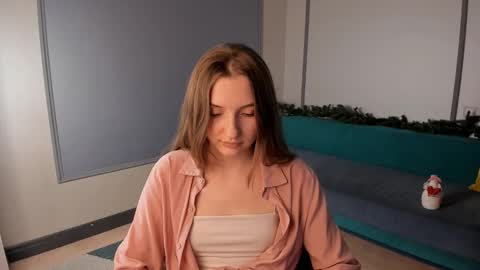 Snapshot of emiliawasurick chatting on 02-21-26, 01:06 Kira online show from 02-21-26, 01:06