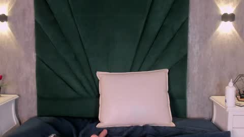 Emilie online show from 04-01-26, 01:41