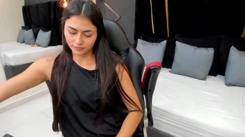 Snapshot of emiliee_xx chatting on 12-10-24, 08:38 Emillie online show from 12-10-24, 08:38