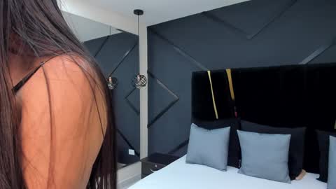 Snapshot of emiliee_xx chatting on 12-26-24, 05:19 Emillie online show from 12-26-24, 05:19