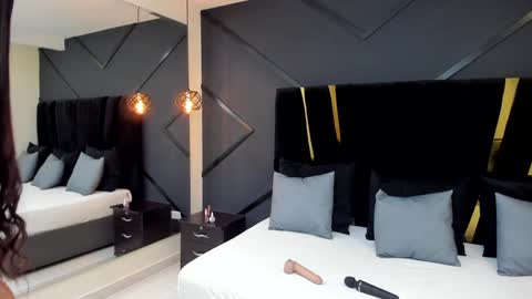 Snapshot of emiliee_xx chatting on 01-15-25, 05:15 Emillie online show from 01-15-25, 05:15