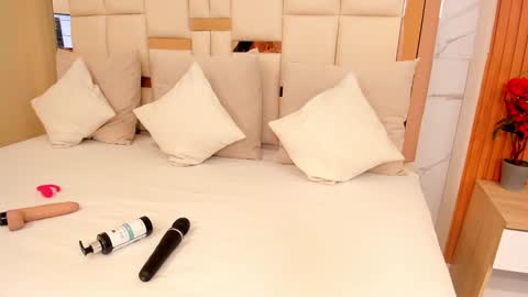 Snapshot of emiliee_xx chatting on 02-08-25, 12:39 Emillie online show from 02-08-25, 12:39