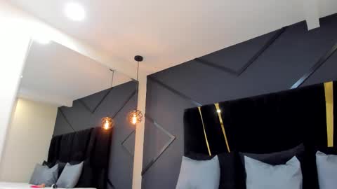 Snapshot of emiliee_xx chatting on 03-05-25, 05:08 Emillie online show from 03-05-25, 05:08
