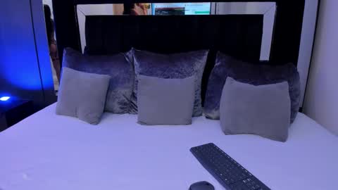 Emillie online show from 10-22-25, 10:09