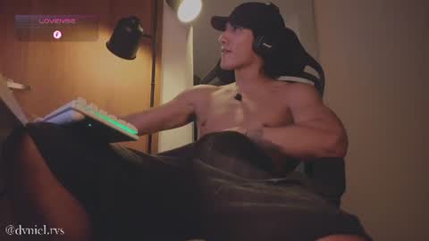 emilio_rivs online show from 07-28-26, 04:19