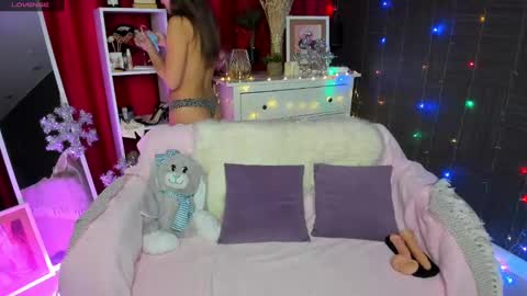 Snapshot of emiliyaqueen chatting on 12-28-24, 01:29 Emiliya online show from 12-28-24, 01:29