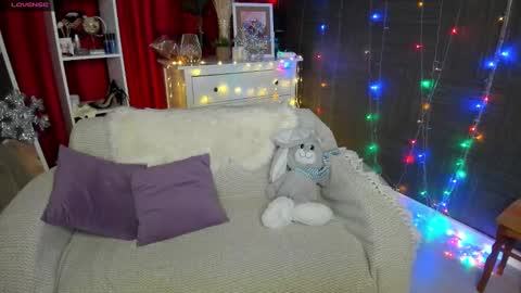 Snapshot of emiliyaqueen chatting on 12-31-24, 01:57 Emiliya online show from 12-31-24, 01:57