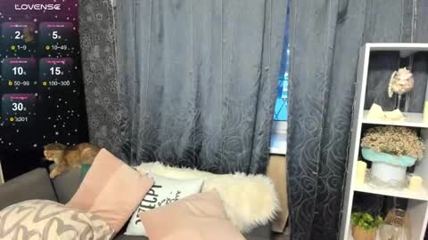 Snapshot of emiliyaqueen chatting on 01-28-25, 02:11 Emiliya online show from 01-28-25, 02:11