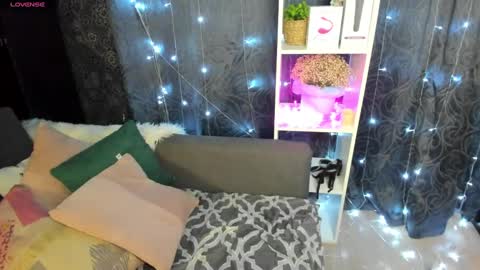 Snapshot of emiliyaqueen chatting on 02-03-25, 02:14 Emiliya online show from 02-03-25, 02:14