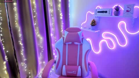 Snapshot of emiliyaqueen chatting on 02-23-25, 02:18 Emiliya online show from 02-23-25, 02:18