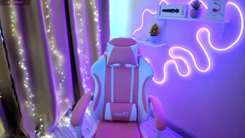 Snapshot of emiliyaqueen chatting on 02-23-25, 05:23 Emiliya online show from 02-23-25, 05:23