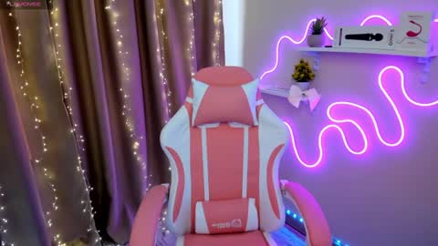 Snapshot of emiliyaqueen chatting on 03-05-25, 05:29 Emiliya online show from 03-05-25, 05:29