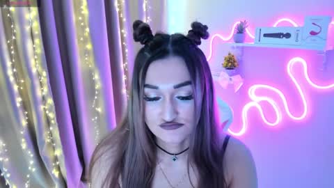 Snapshot of emiliyaqueen chatting on 03-08-25, 08:33 Emiliya online show from 03-08-25, 08:33