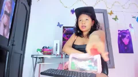 Snapshot of emilly_coper18 chatting on 02-01-25, 05:37 emily online show from 02-01-25, 05:37