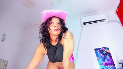 Snapshot of emilly_coper18 chatting on 03-08-25, 06:05 emily online show from 03-08-25, 06:05